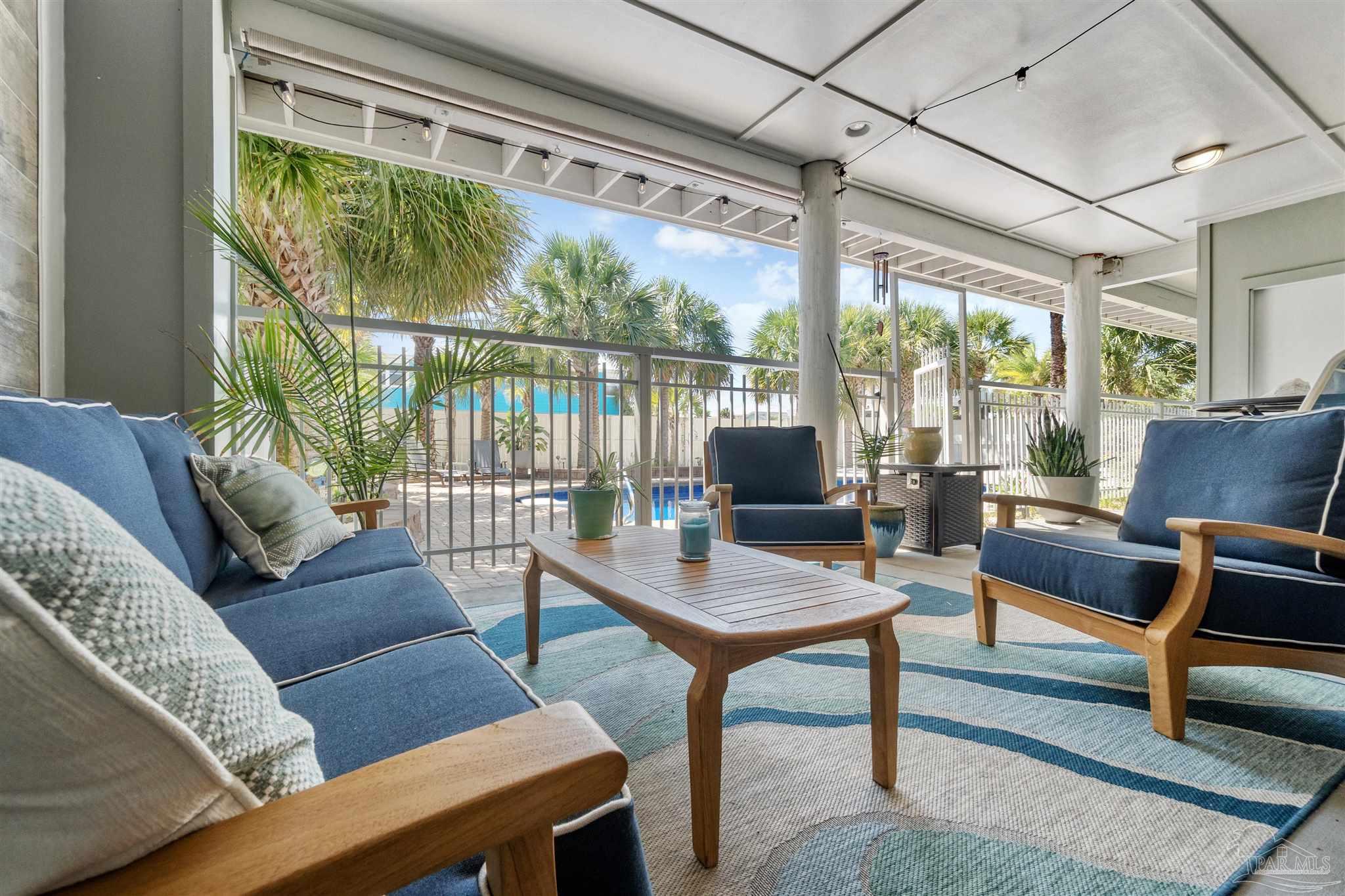 808 Via Deluna Dr