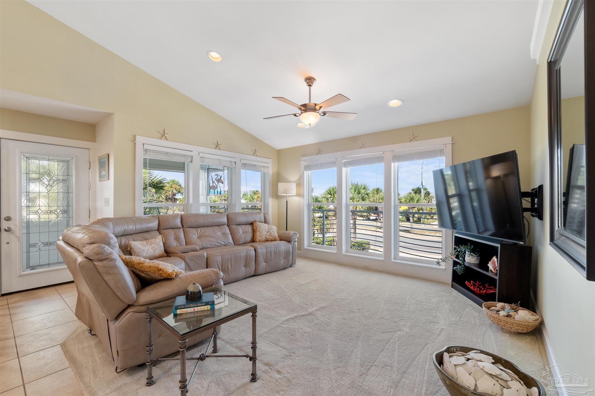 808 Via Deluna Dr
