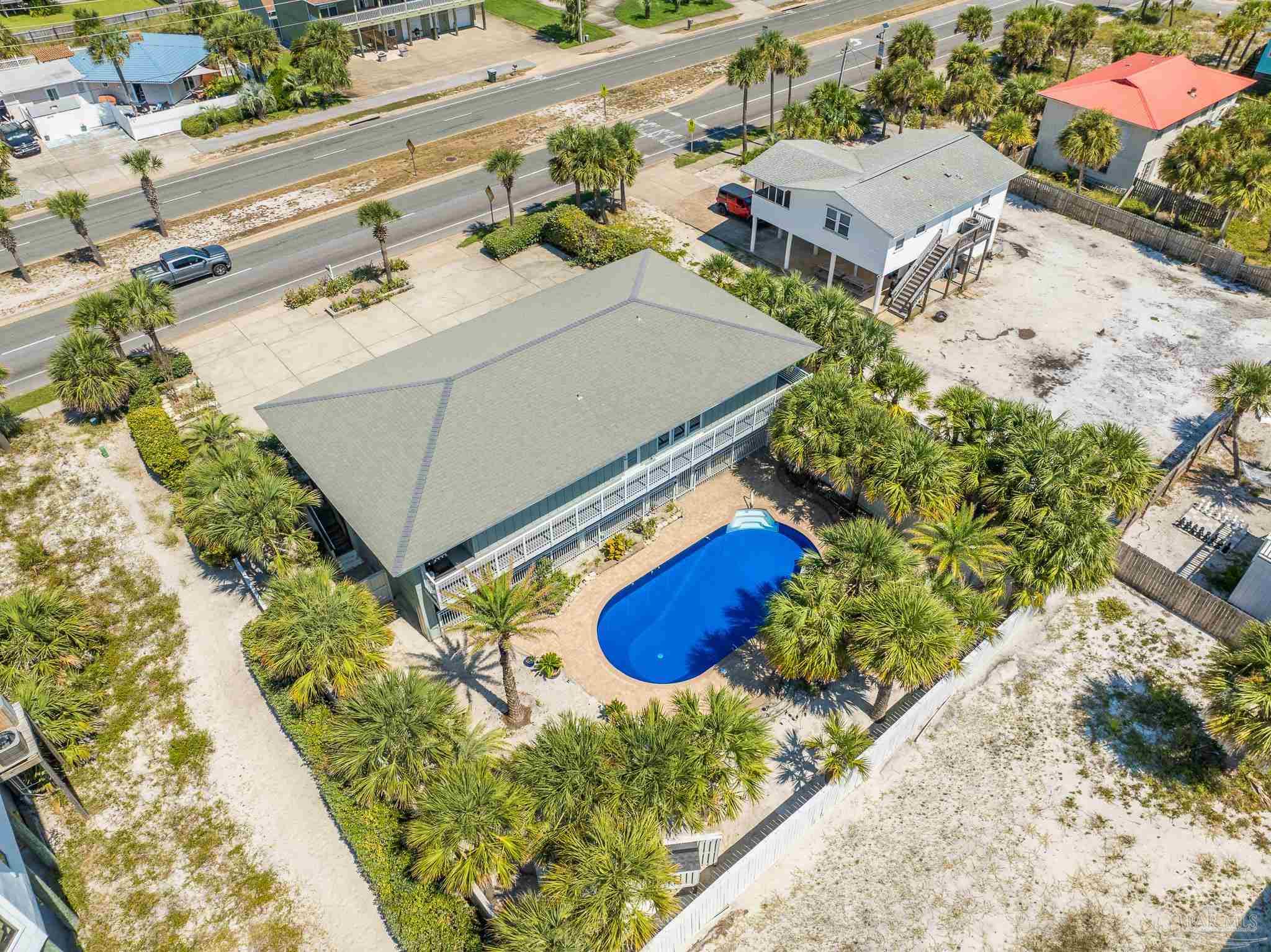 808 Via Deluna Dr
