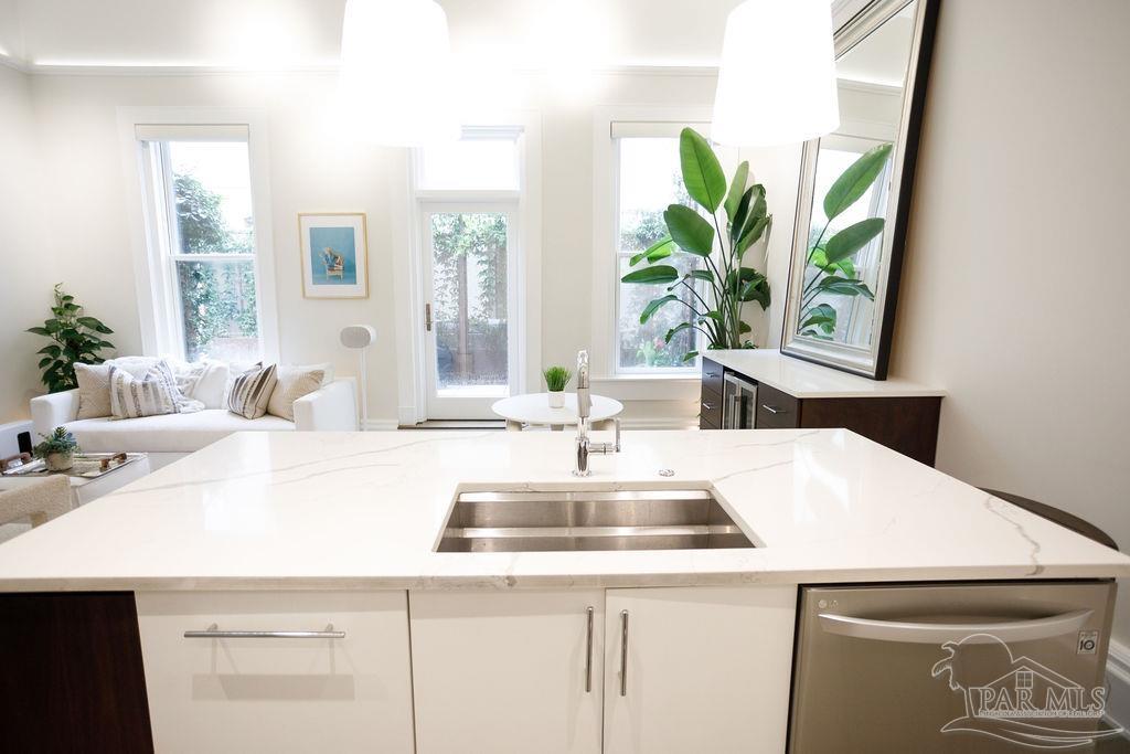 17 Palafox Pl # 209