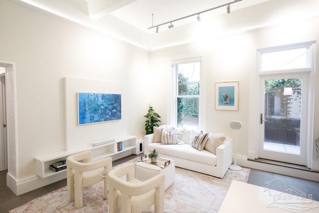 17 Palafox Pl # 209