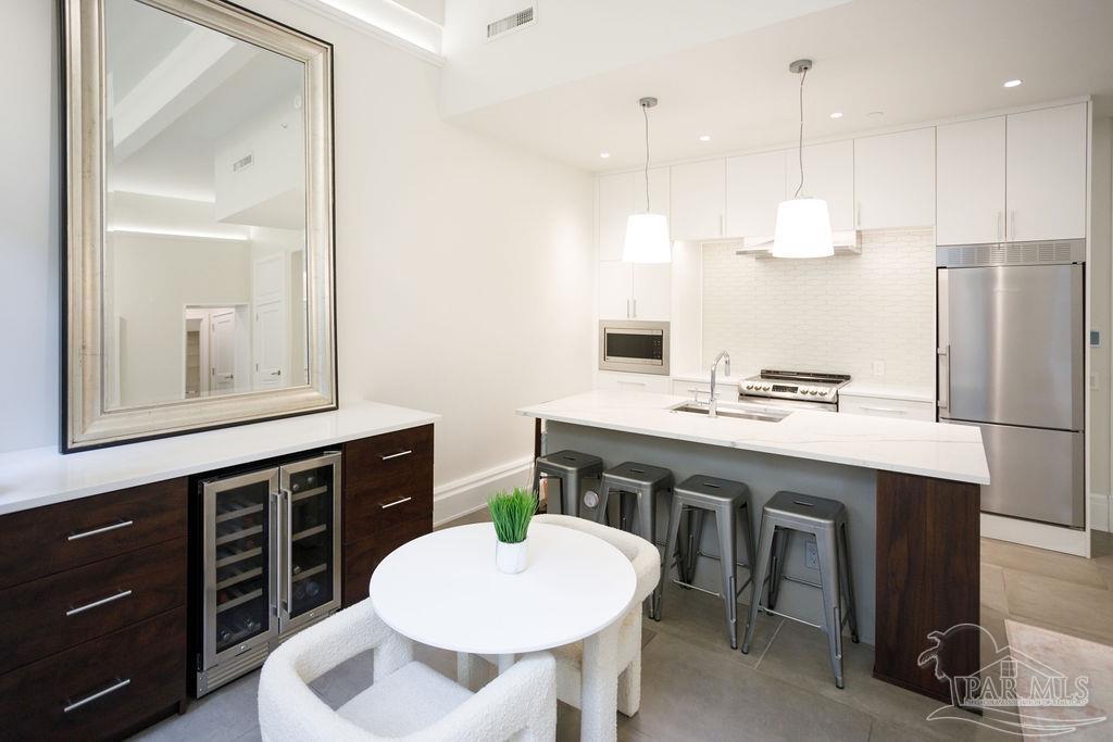 17 Palafox Pl # 209