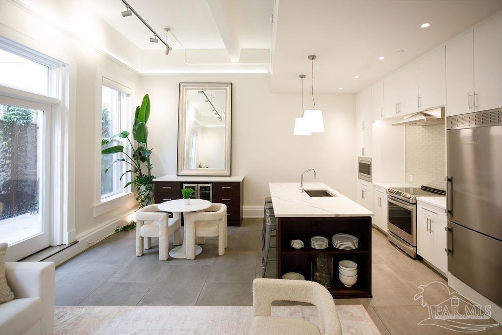 17 Palafox Pl # 209