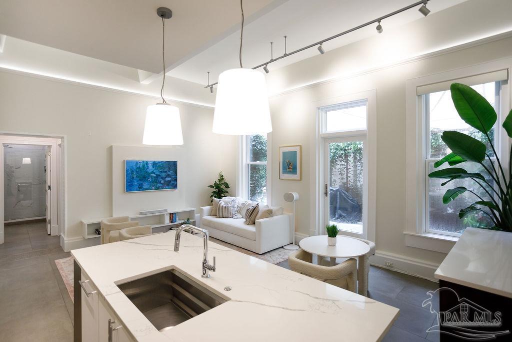 17 Palafox Pl # 209