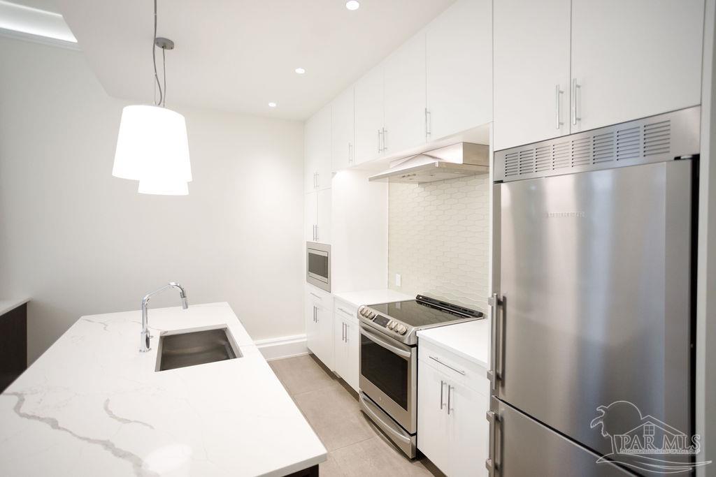 17 Palafox Pl # 209