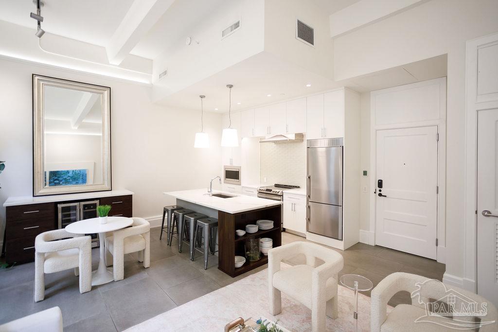 17 Palafox Pl # 209