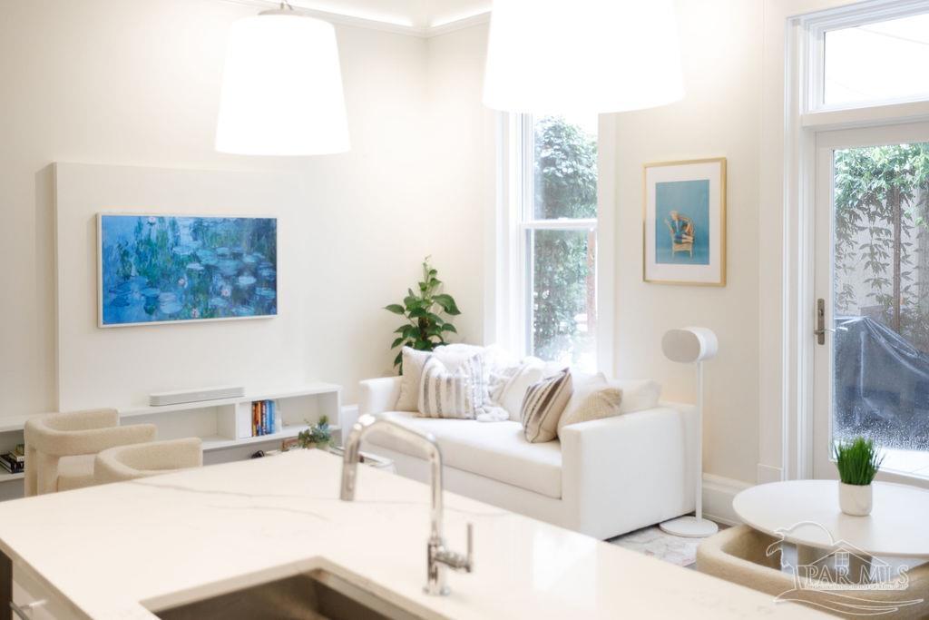 17 Palafox Pl # 209