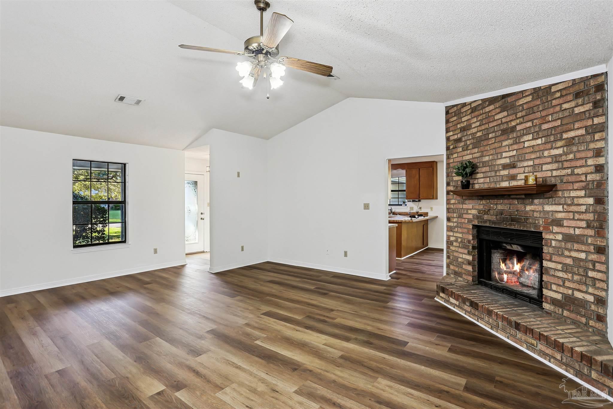 1328 Tiger Ln