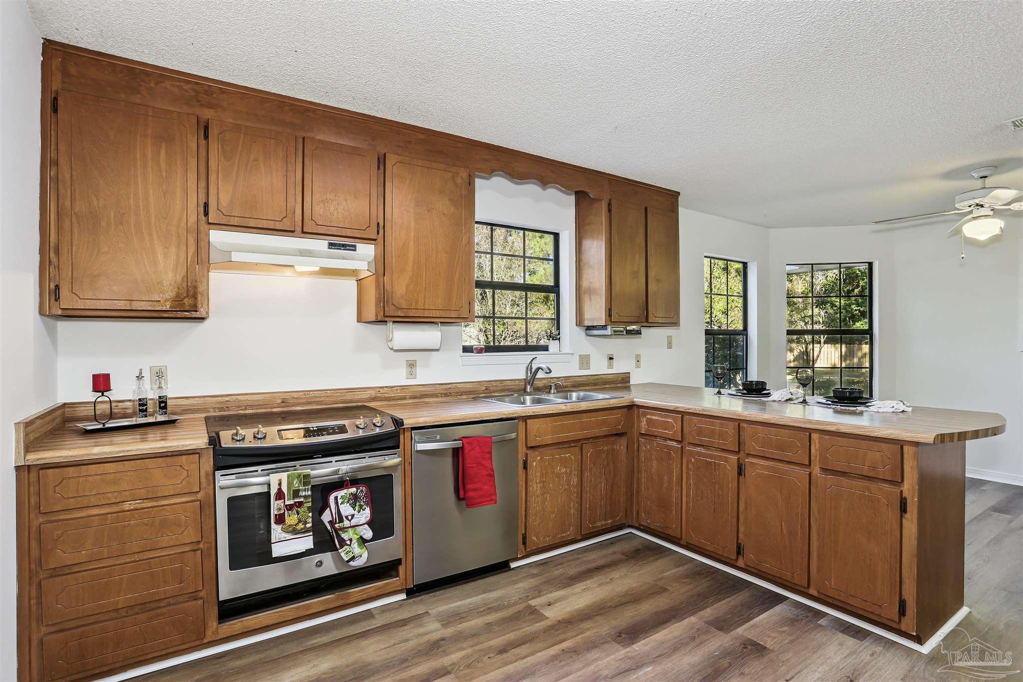 1328 Tiger Ln