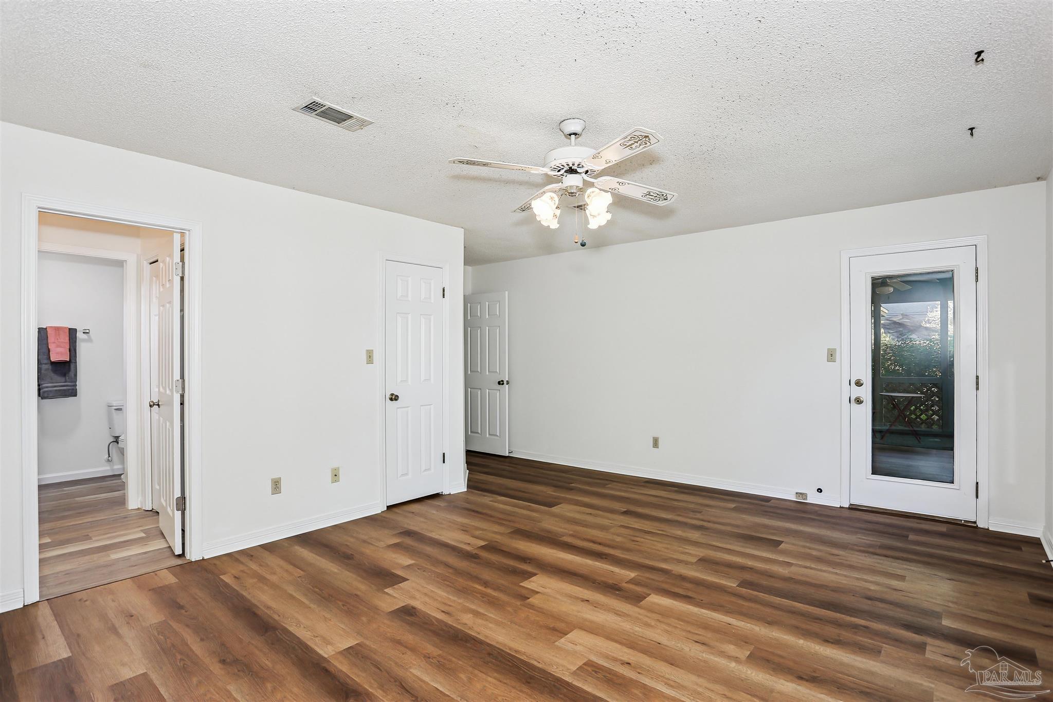 1328 Tiger Ln