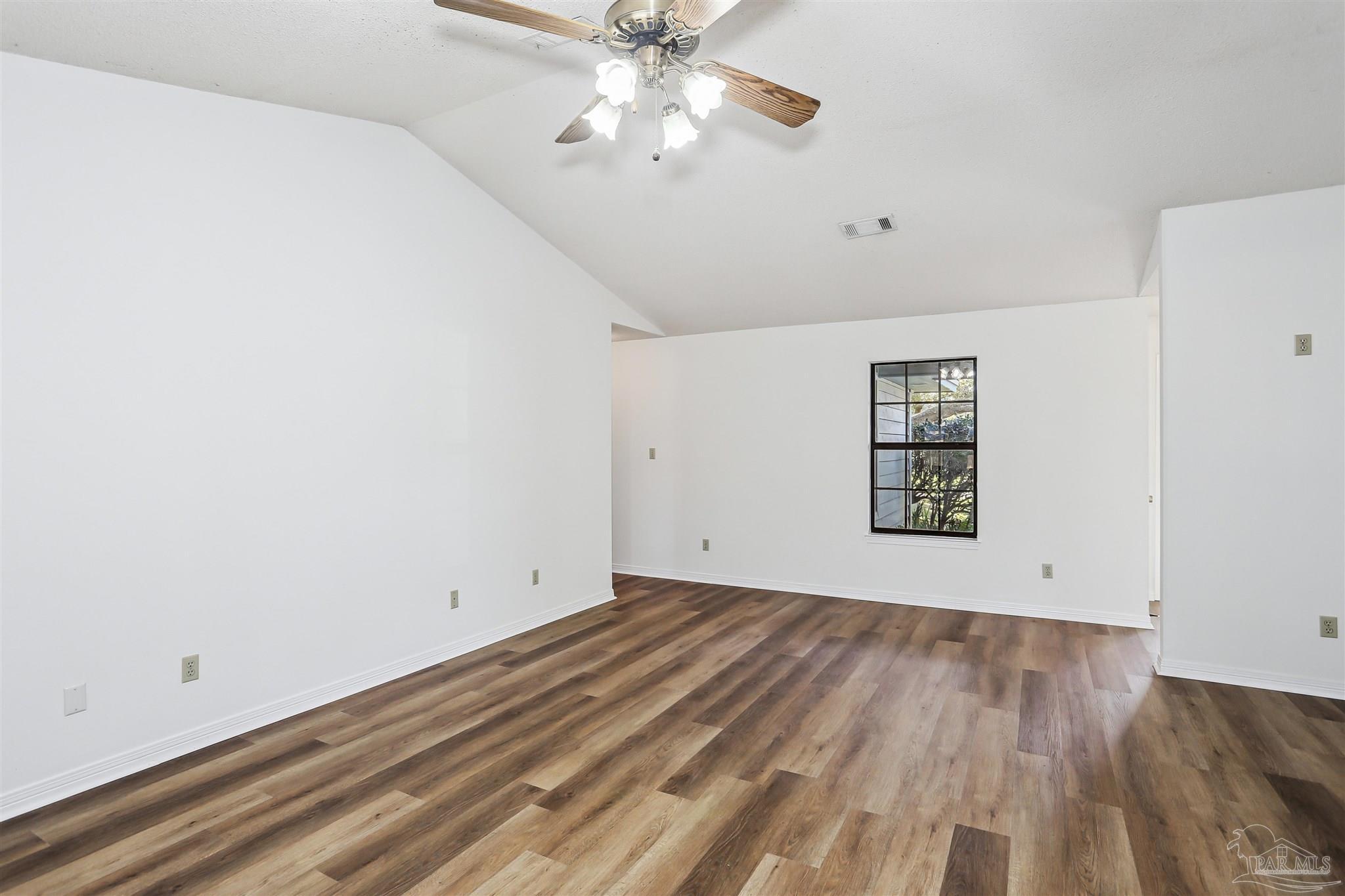 1328 Tiger Ln