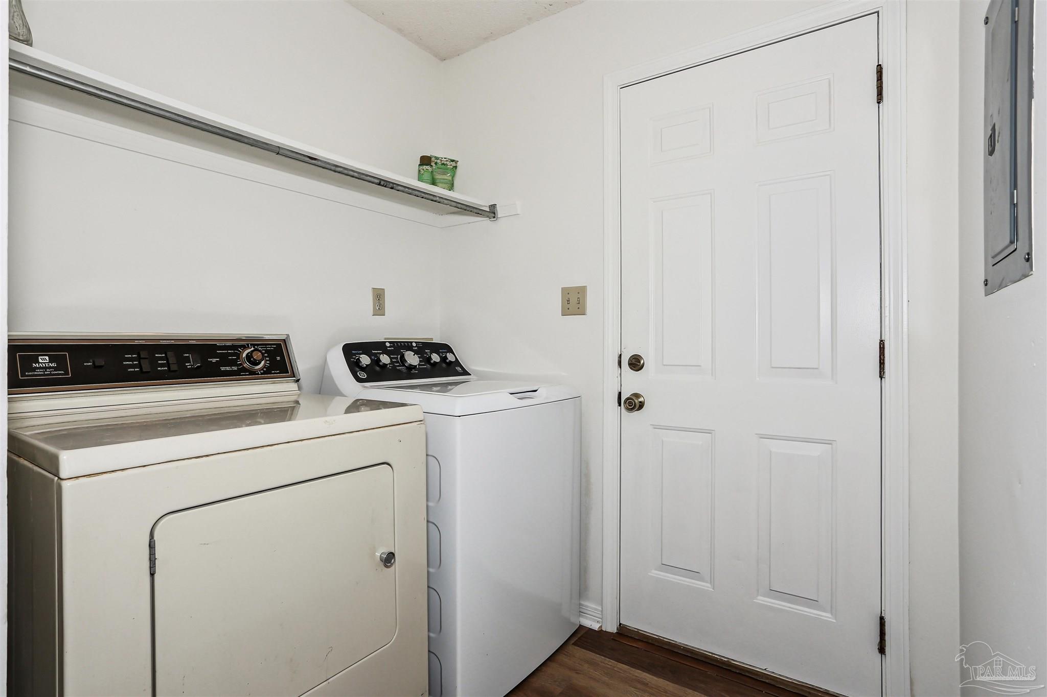 1328 Tiger Ln