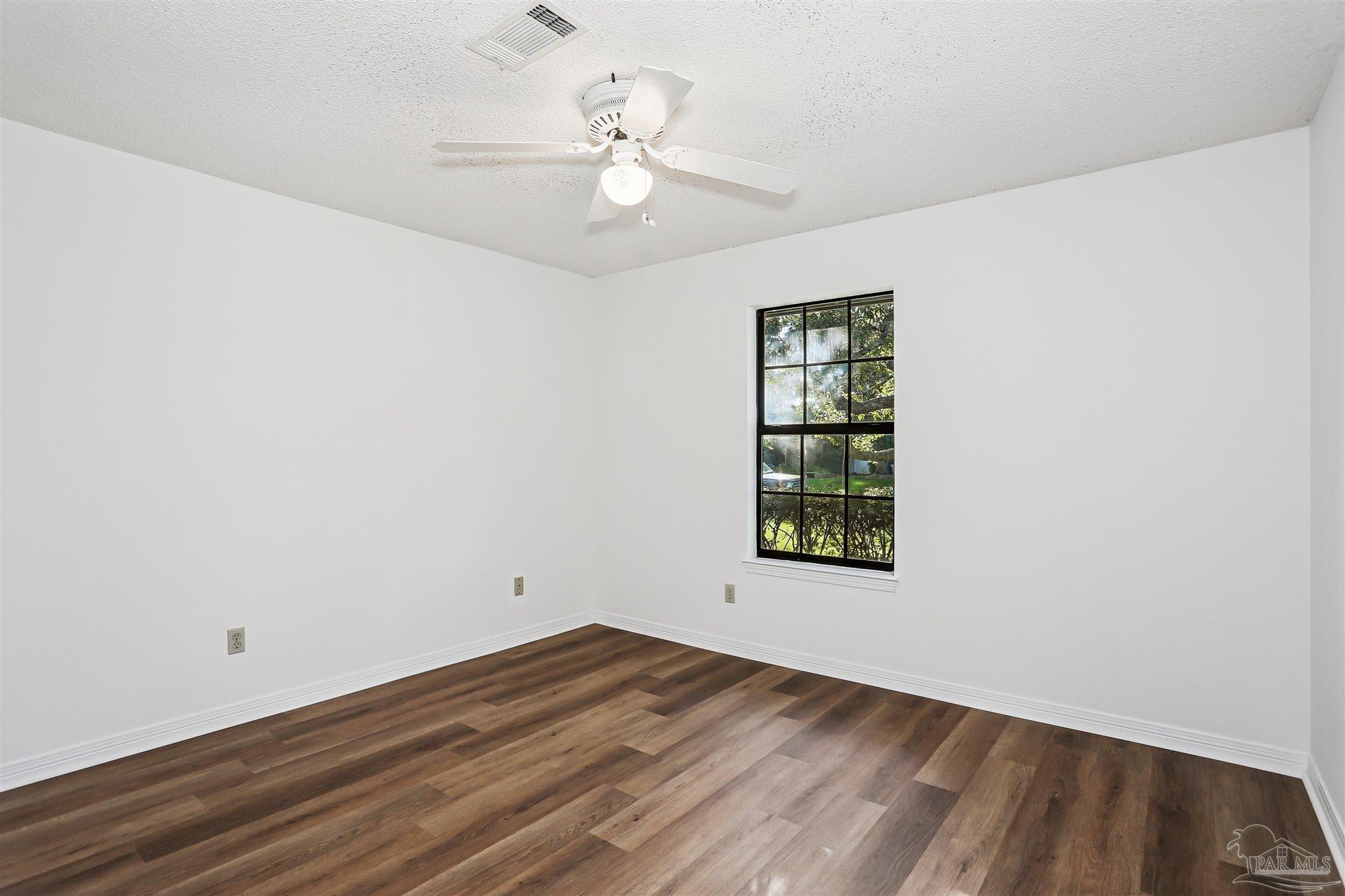 1328 Tiger Ln