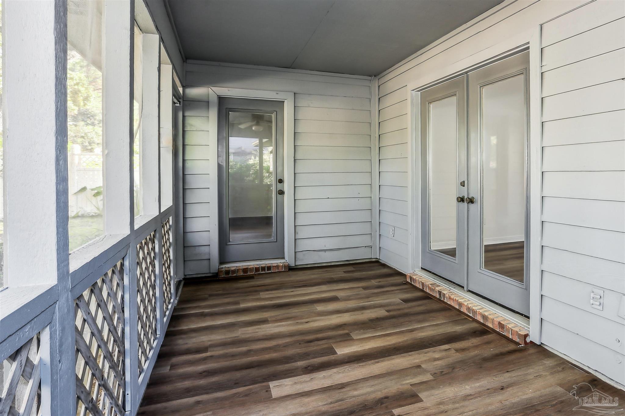 1328 Tiger Ln
