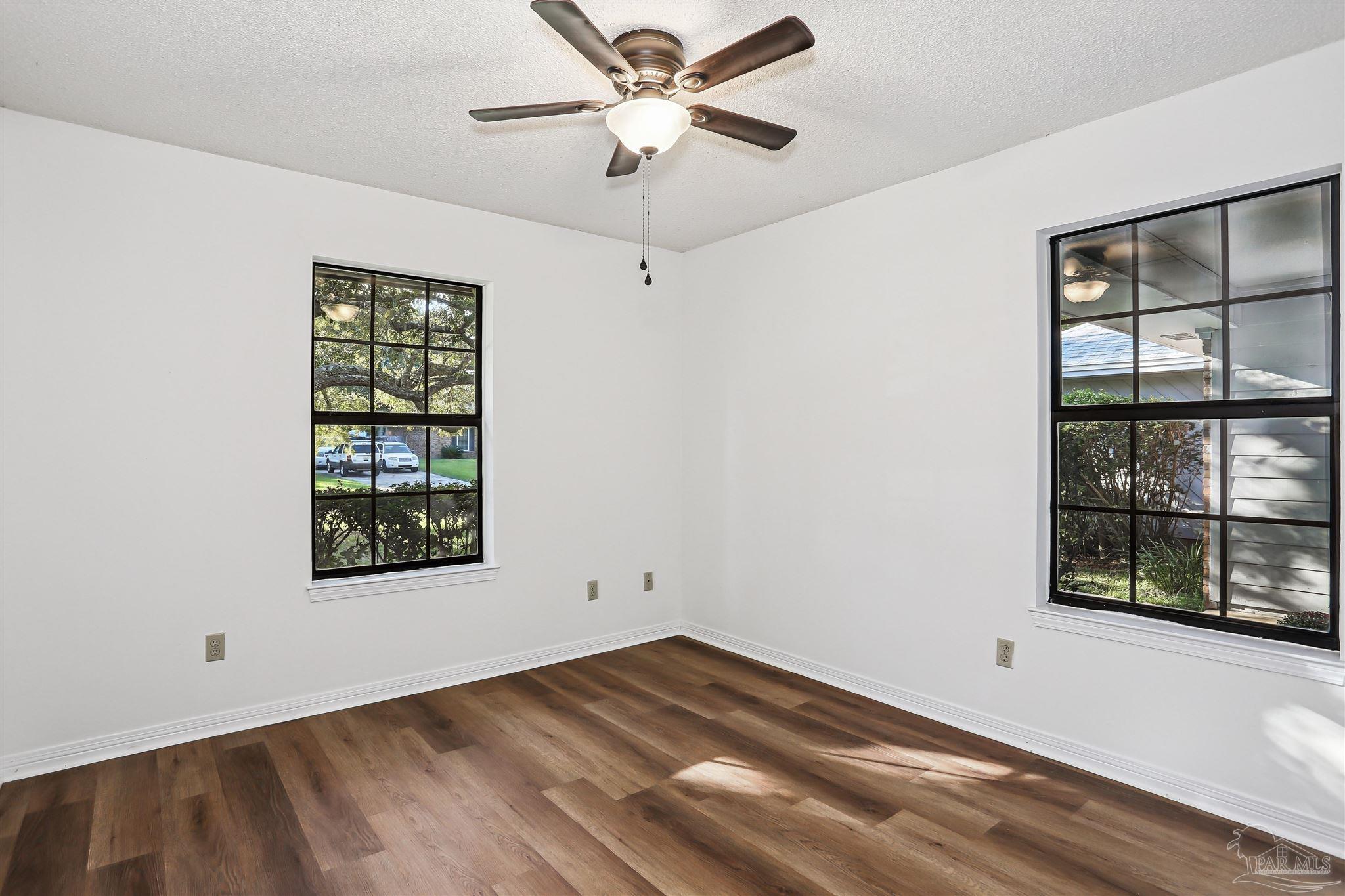 1328 Tiger Ln
