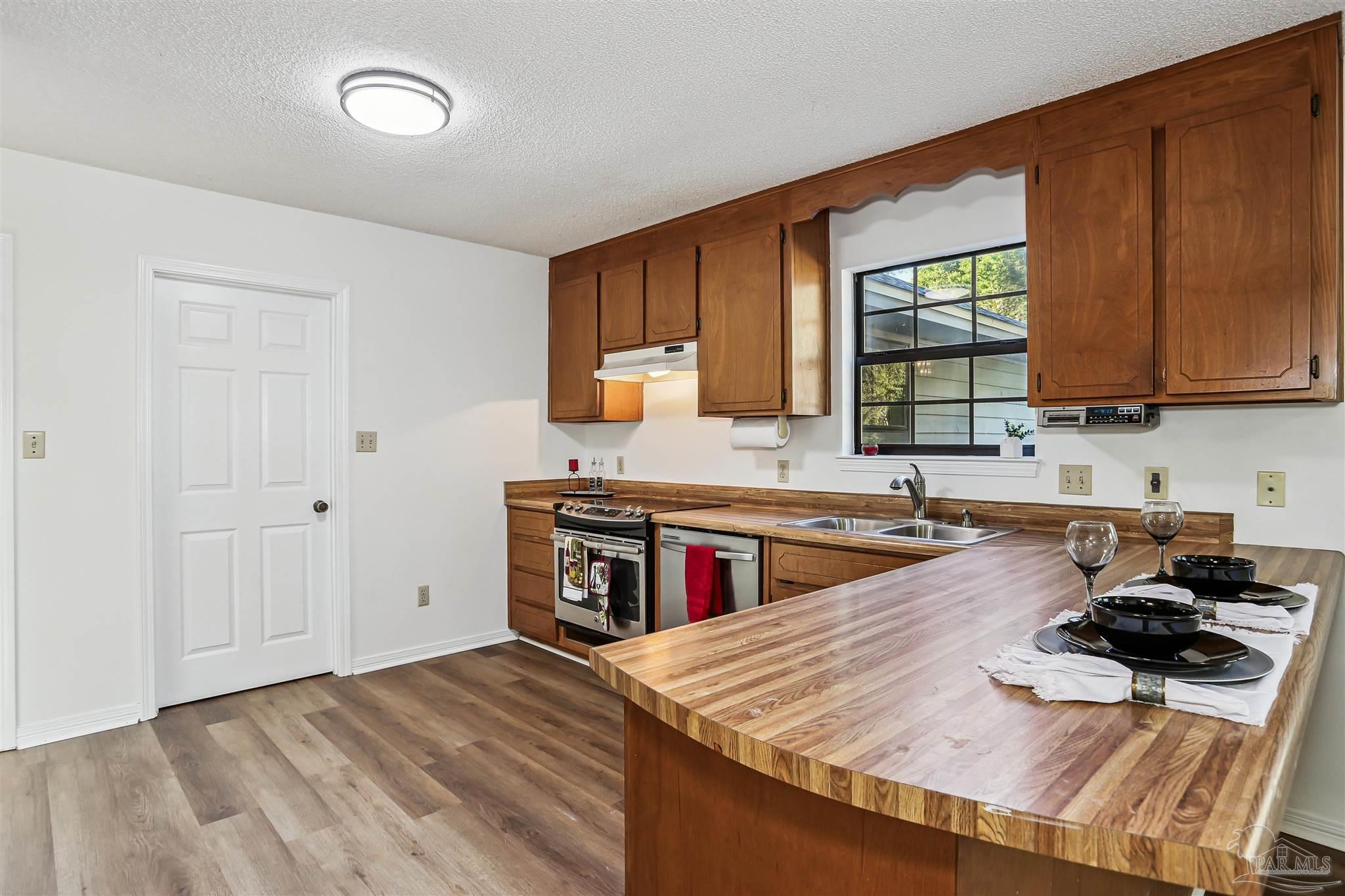 1328 Tiger Ln