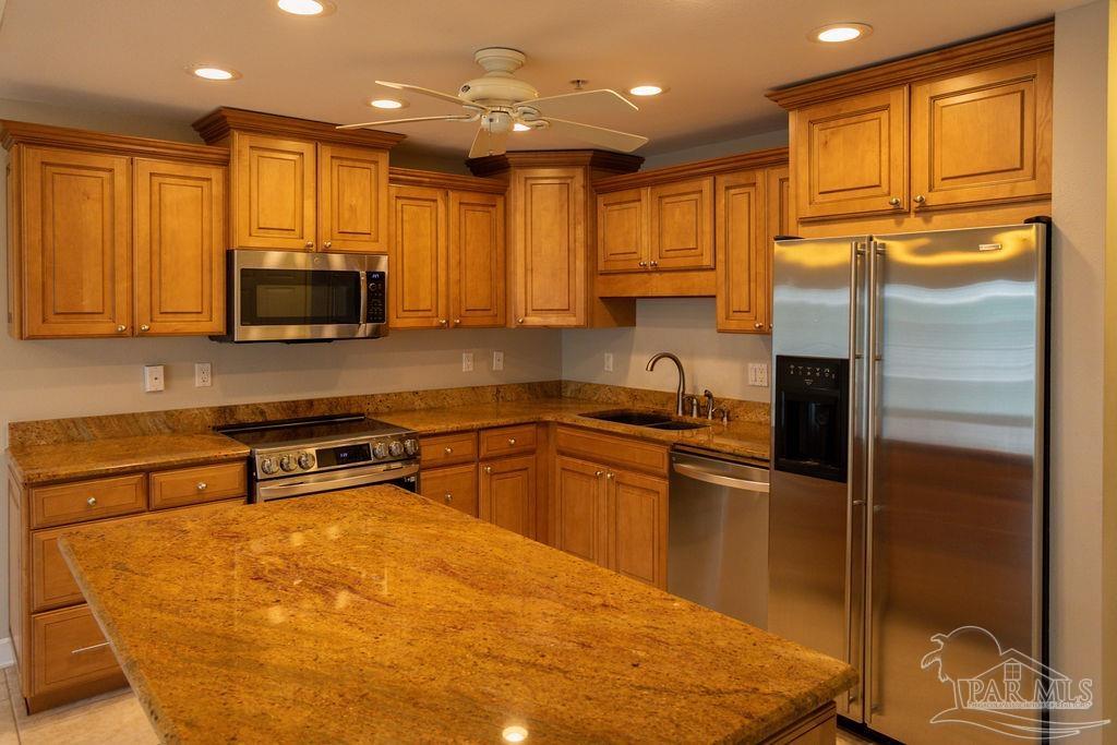 952 Sound Harbor Cir