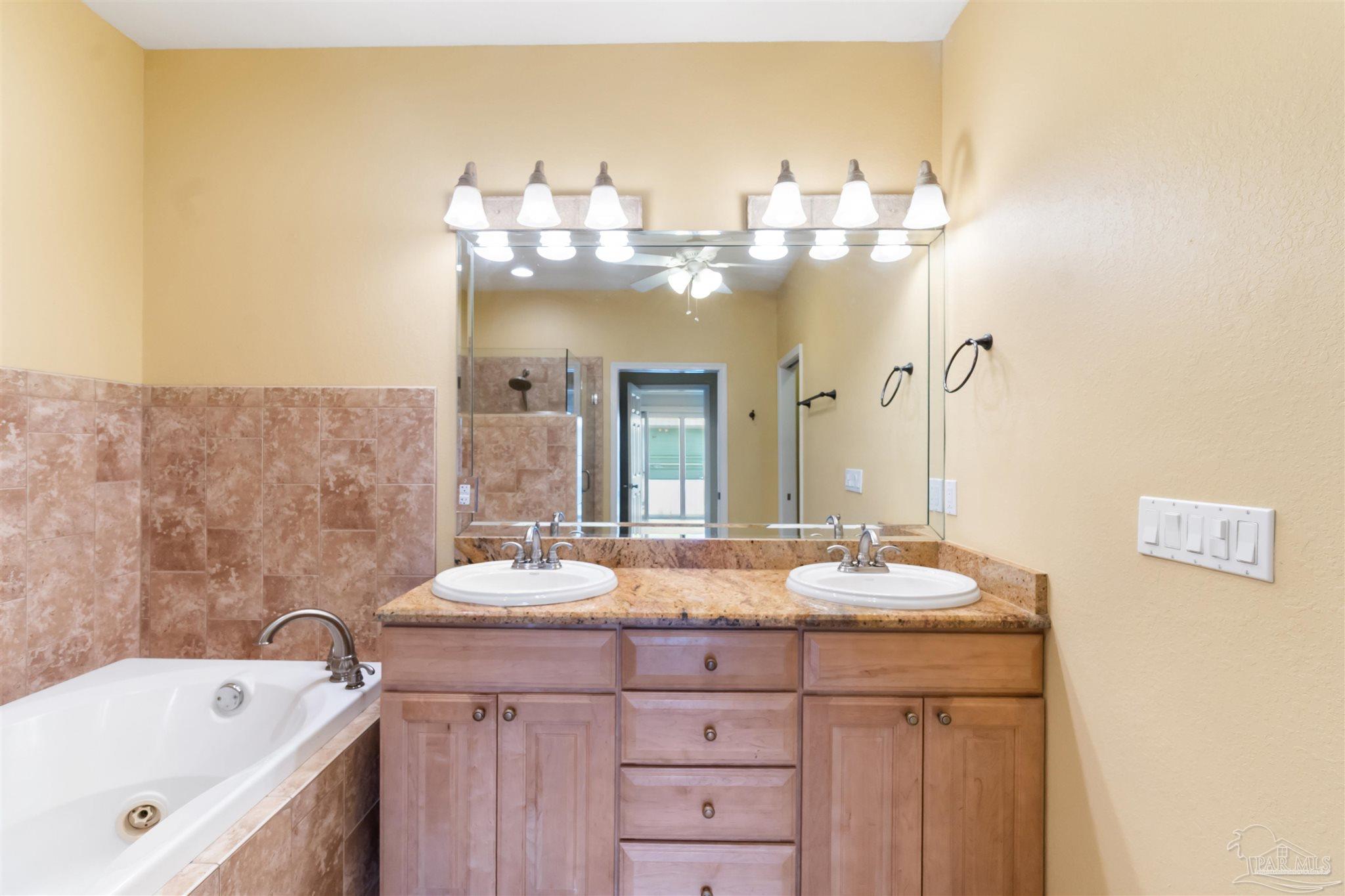 952 Sound Harbor Cir