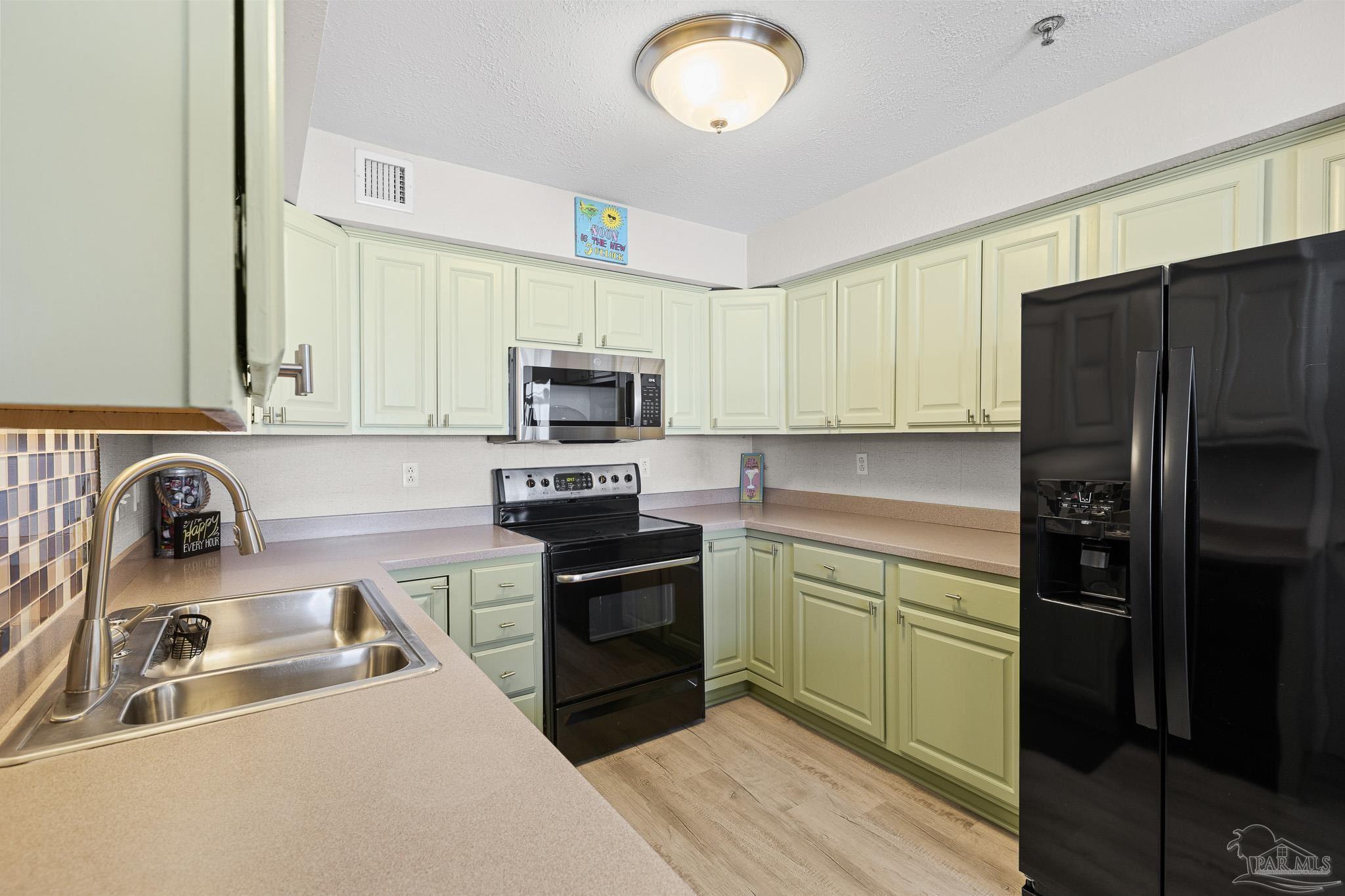 955 Ft Pickens Rd # I