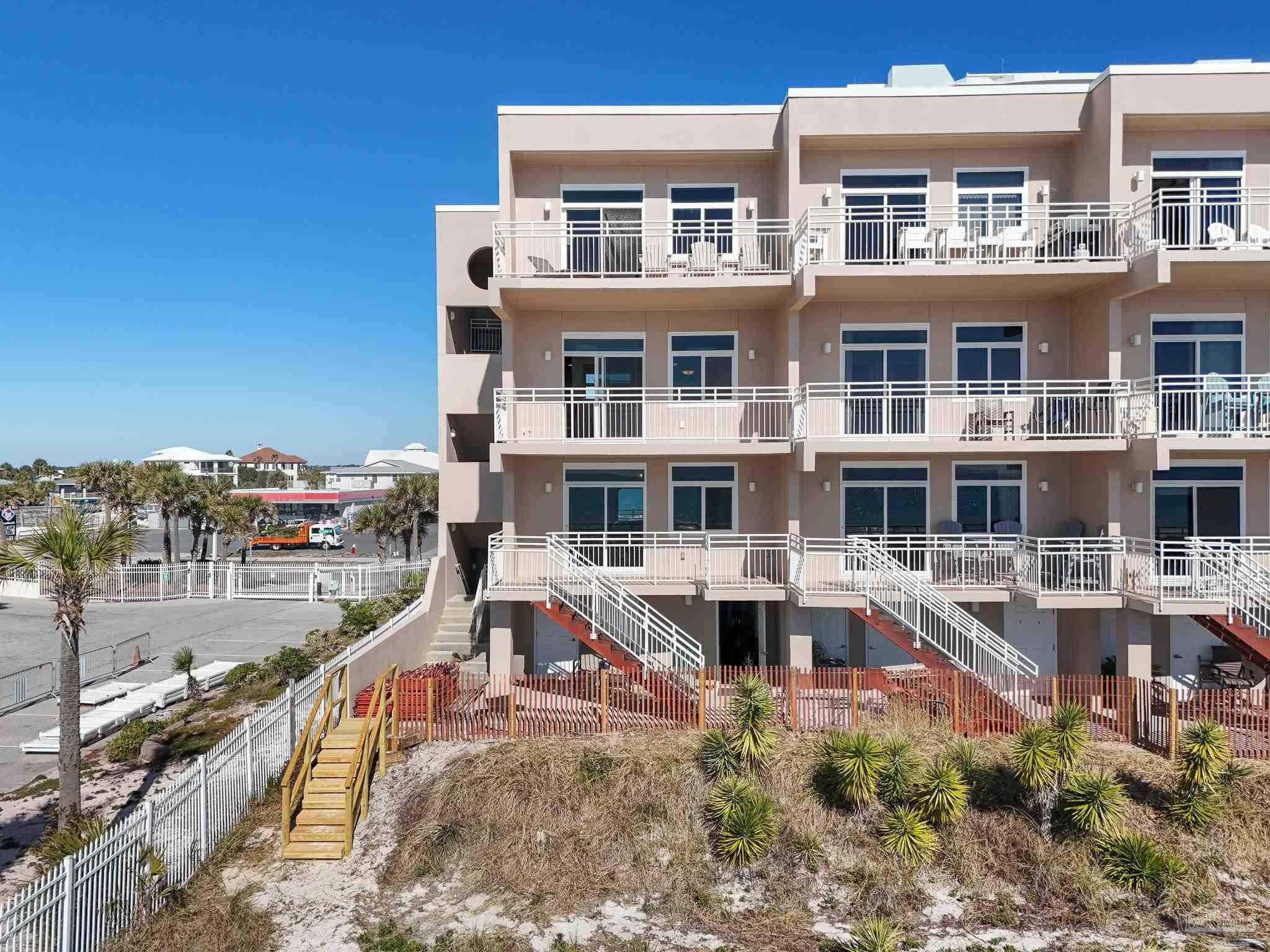 955 Ft Pickens Rd # I