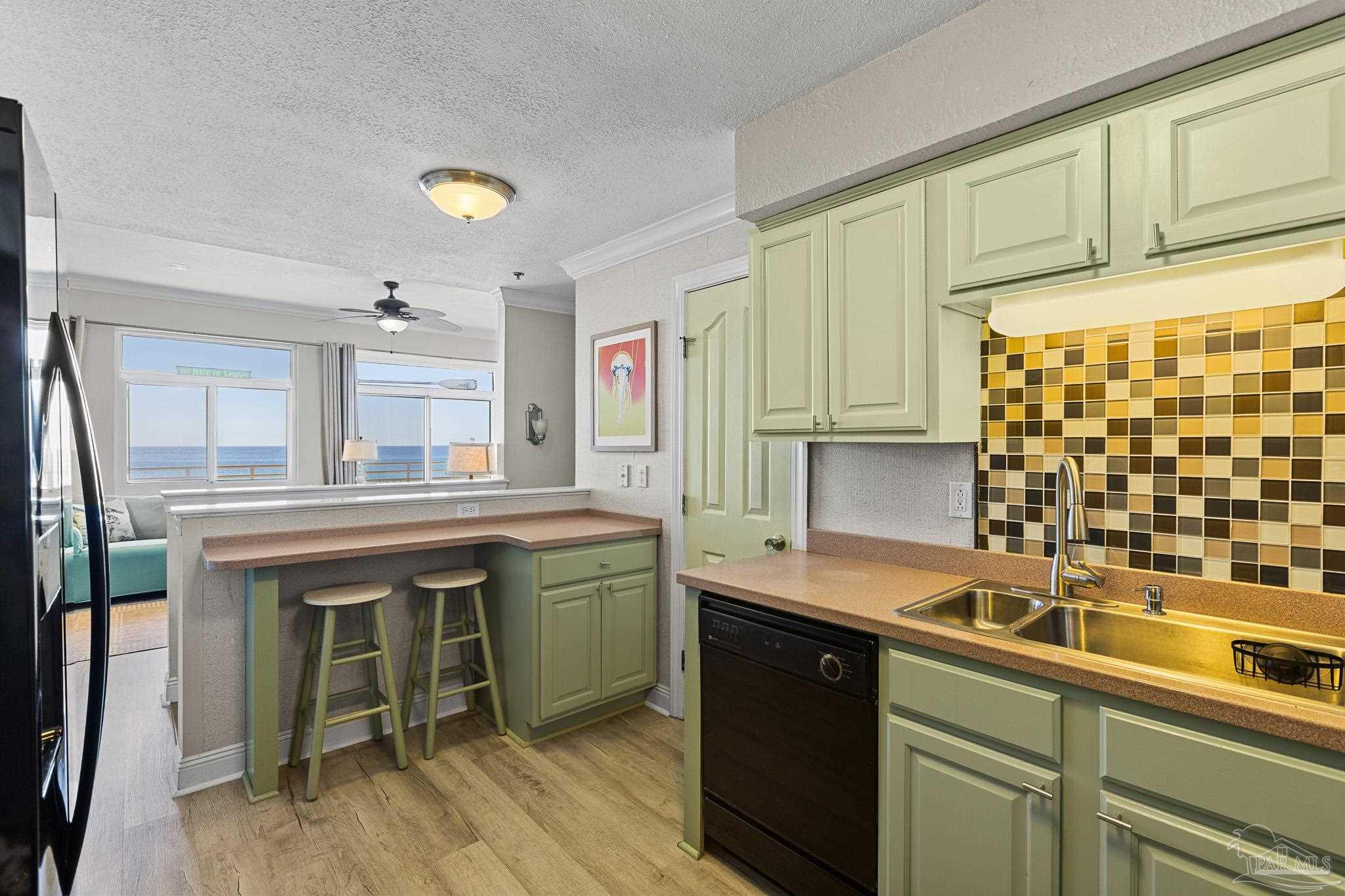 955 Ft Pickens Rd # I