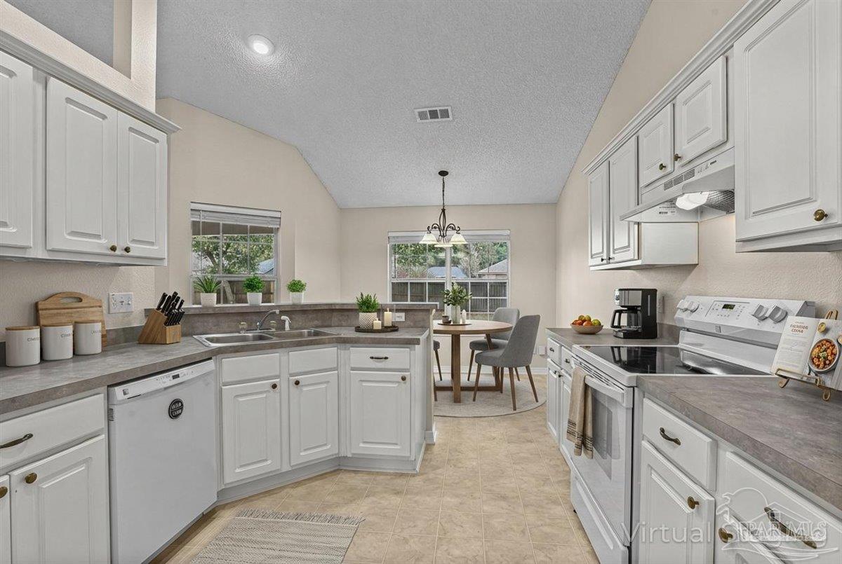 4882 Pineview Ridge Rd