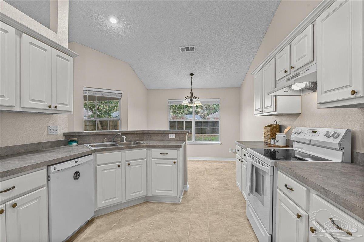 4882 Pineview Ridge Rd