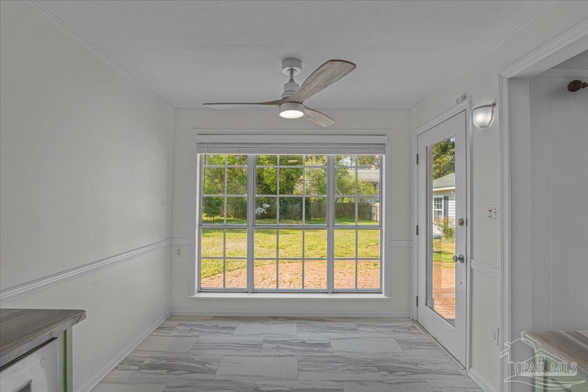 15 Lakeside Dr