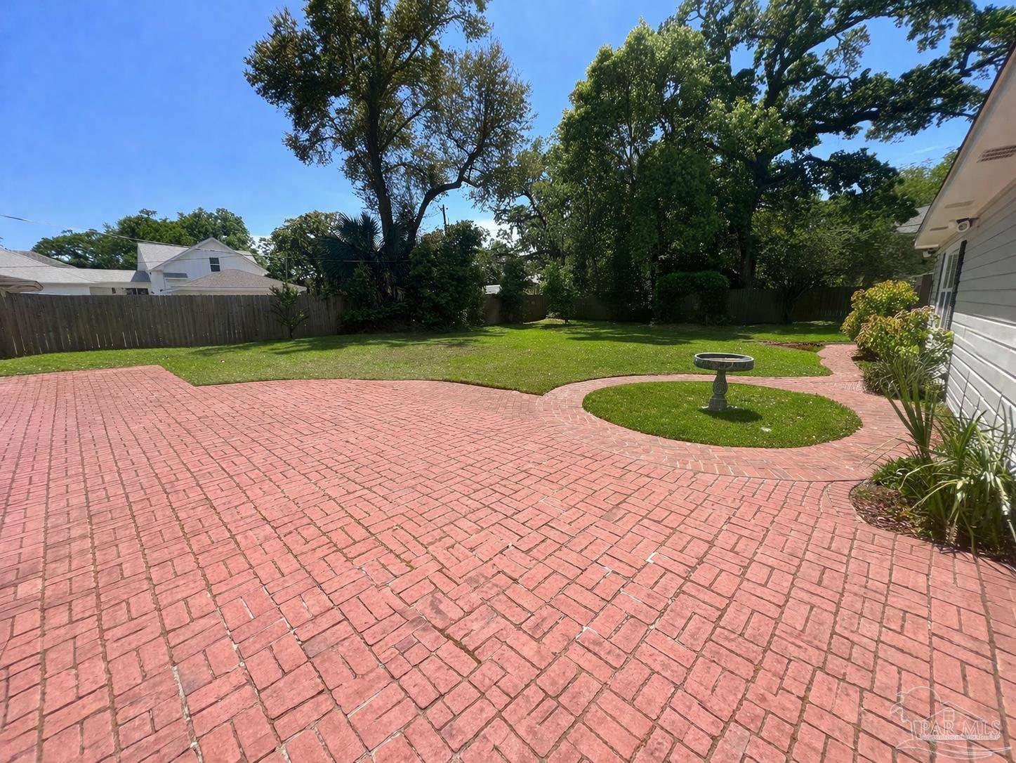 15 Lakeside Dr