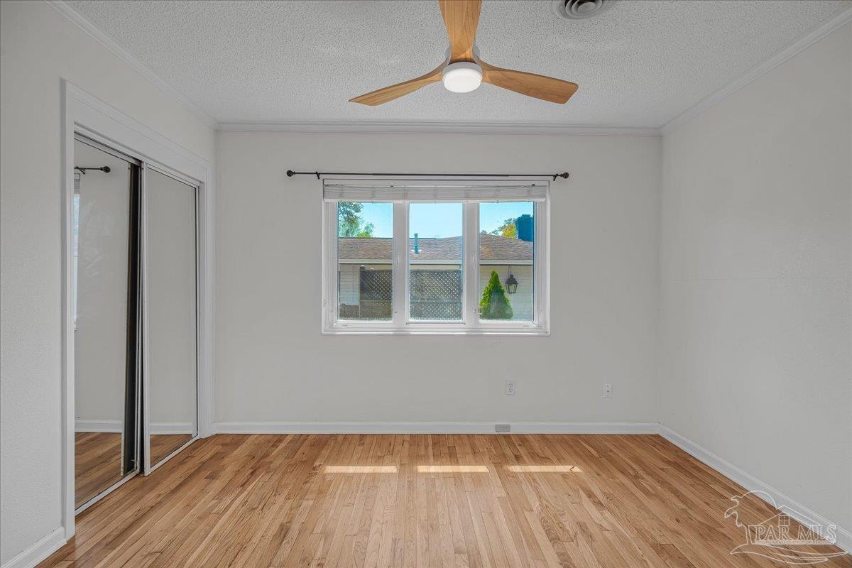 15 Lakeside Dr