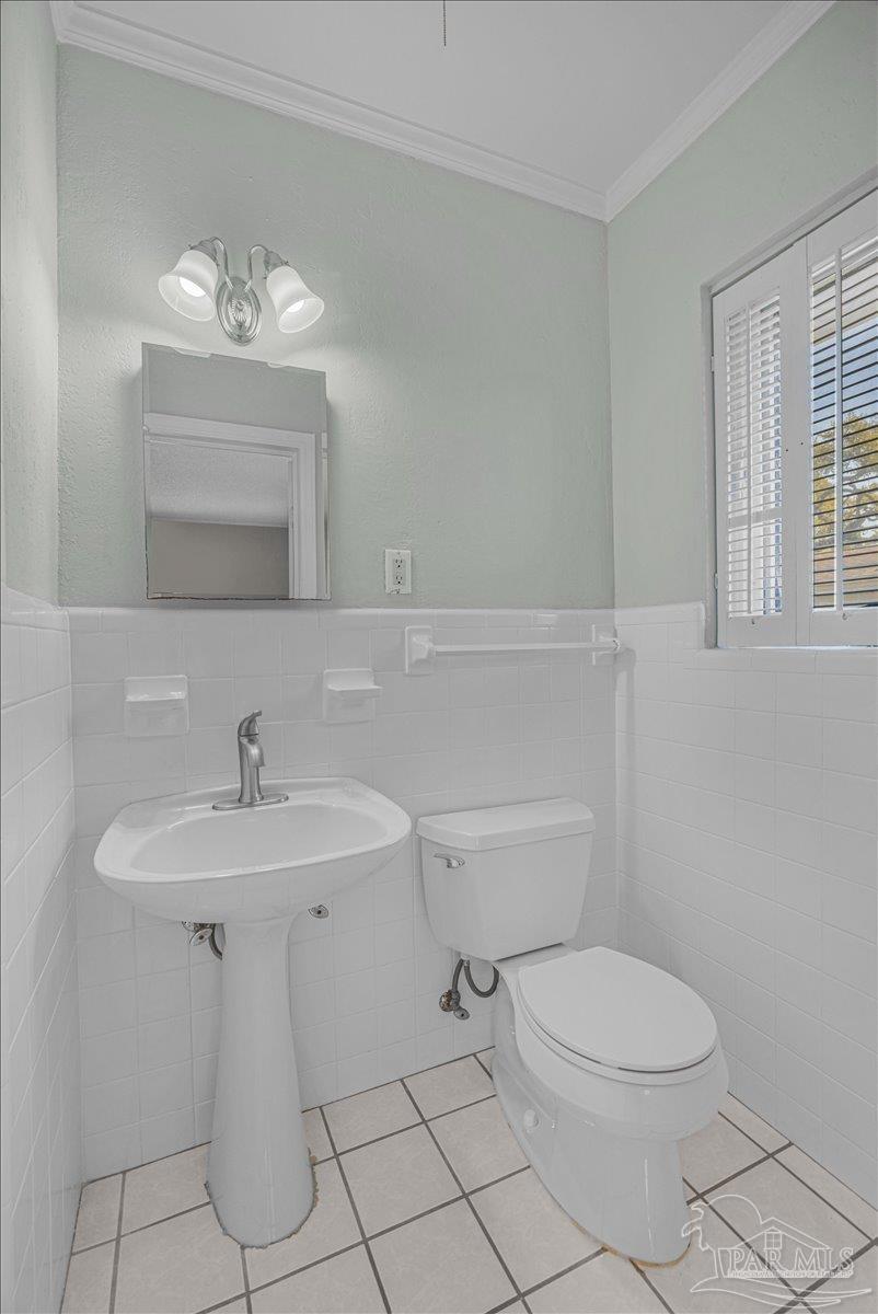 15 Lakeside Dr