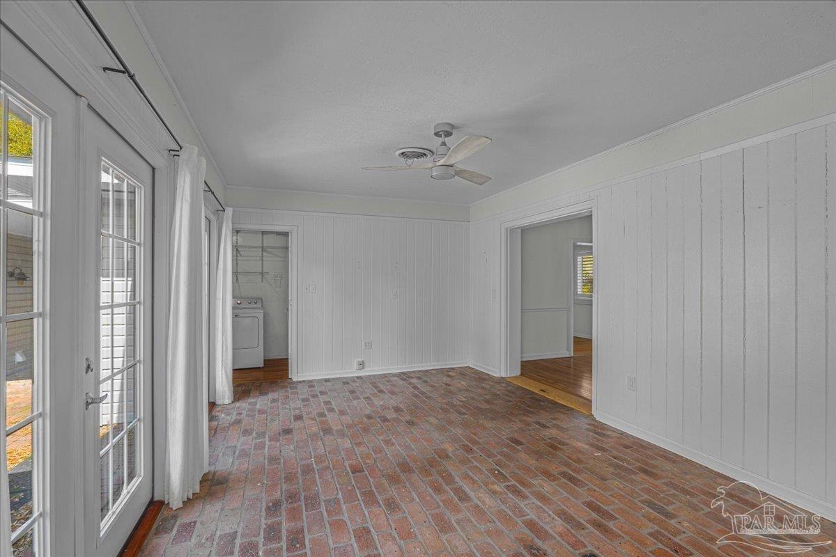 15 Lakeside Dr