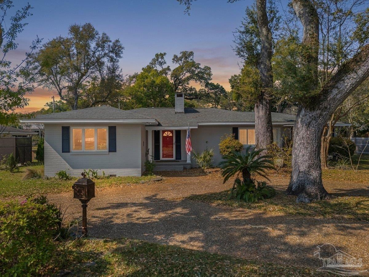 15 Lakeside Dr