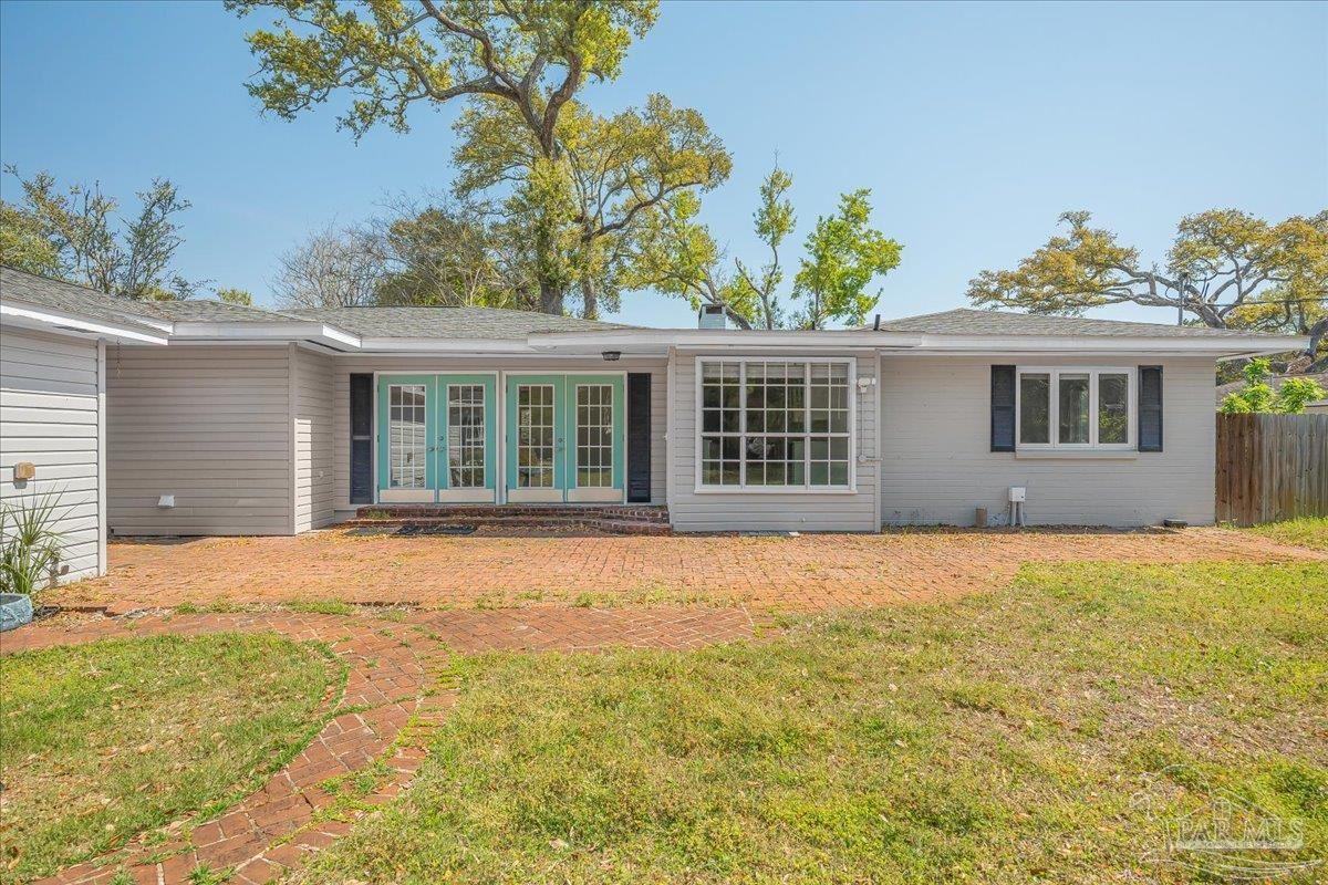 15 Lakeside Dr