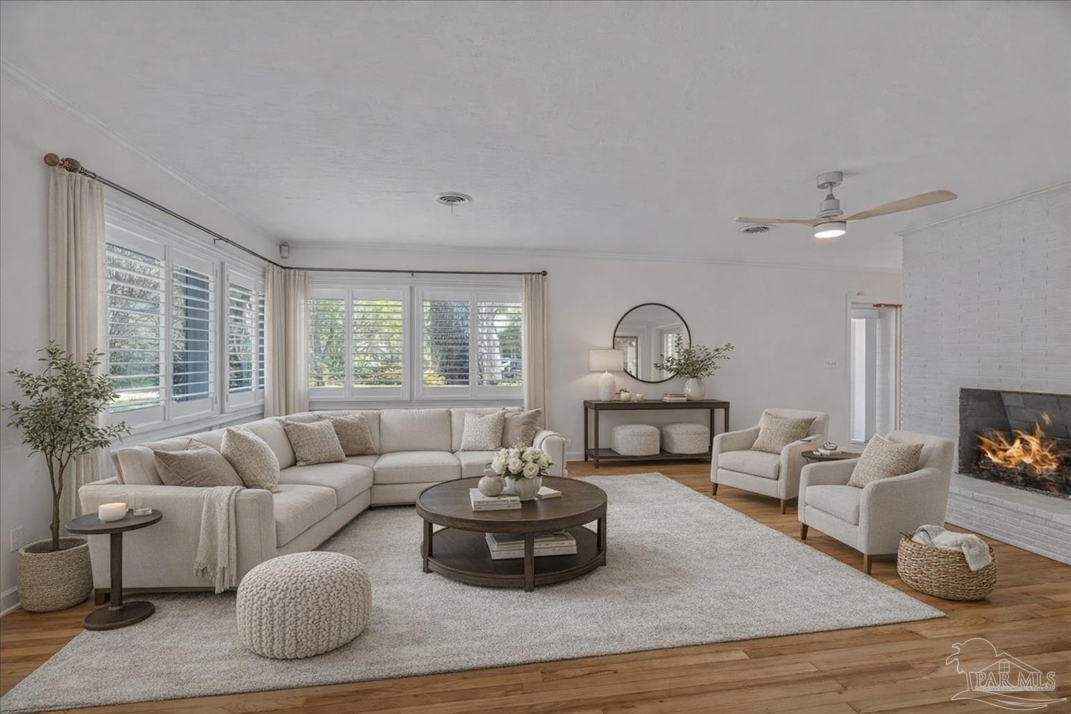 15 Lakeside Dr
