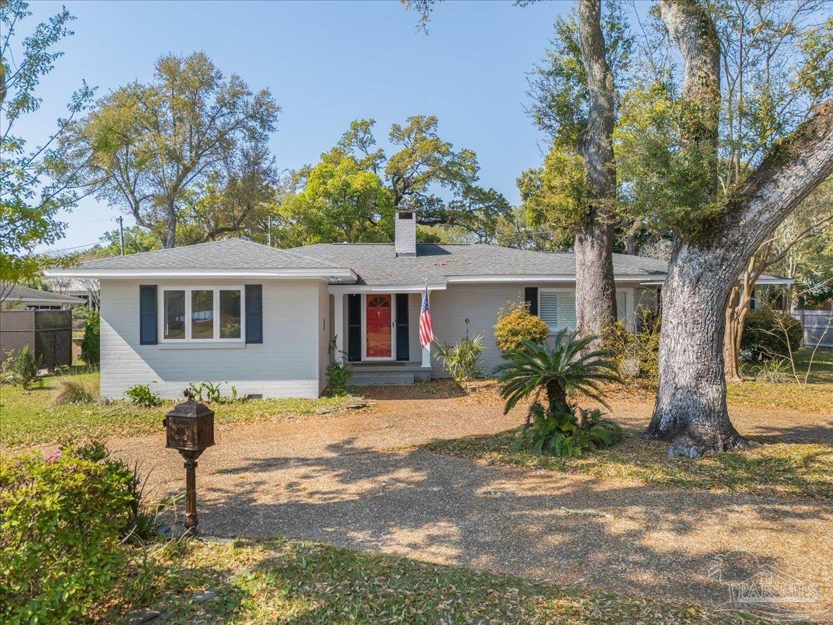 15 Lakeside Dr