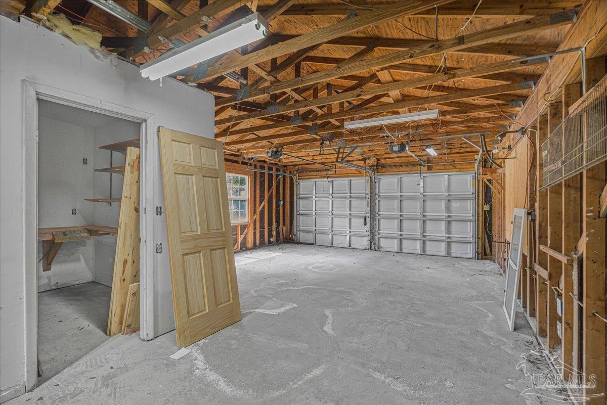 15 Lakeside Dr