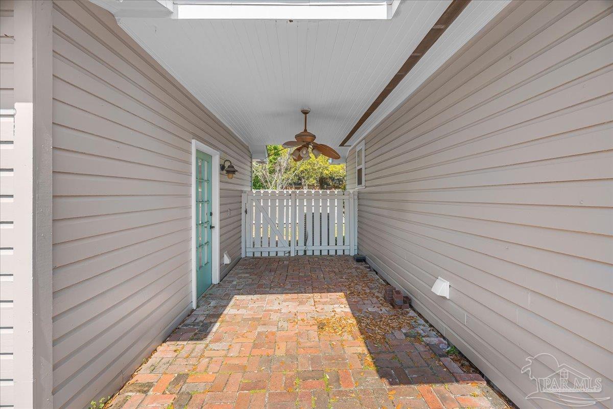 15 Lakeside Dr