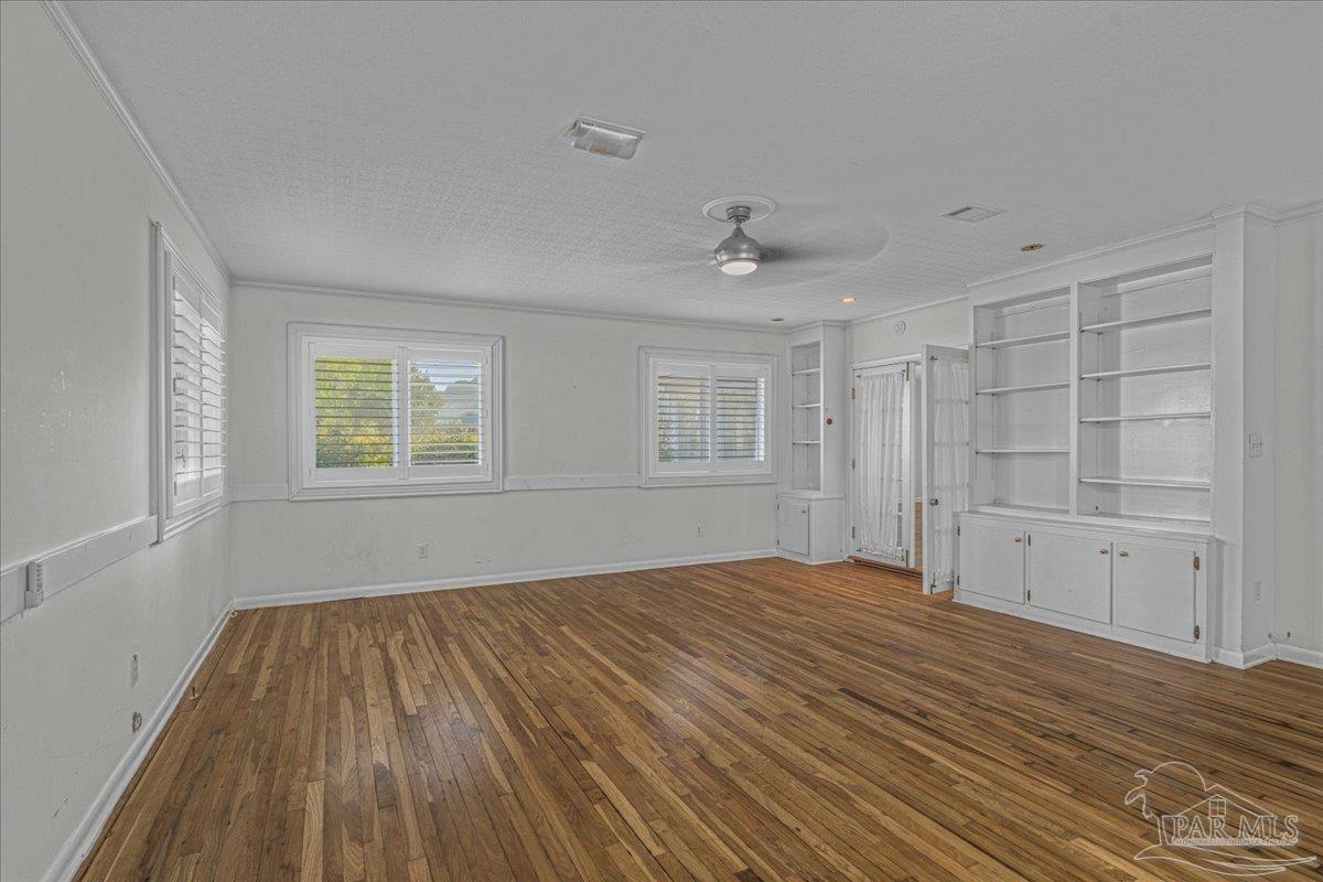 15 Lakeside Dr
