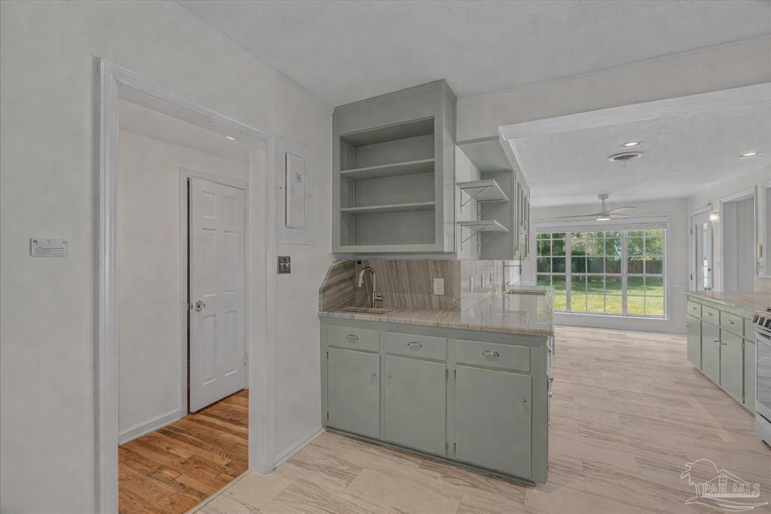 15 Lakeside Dr