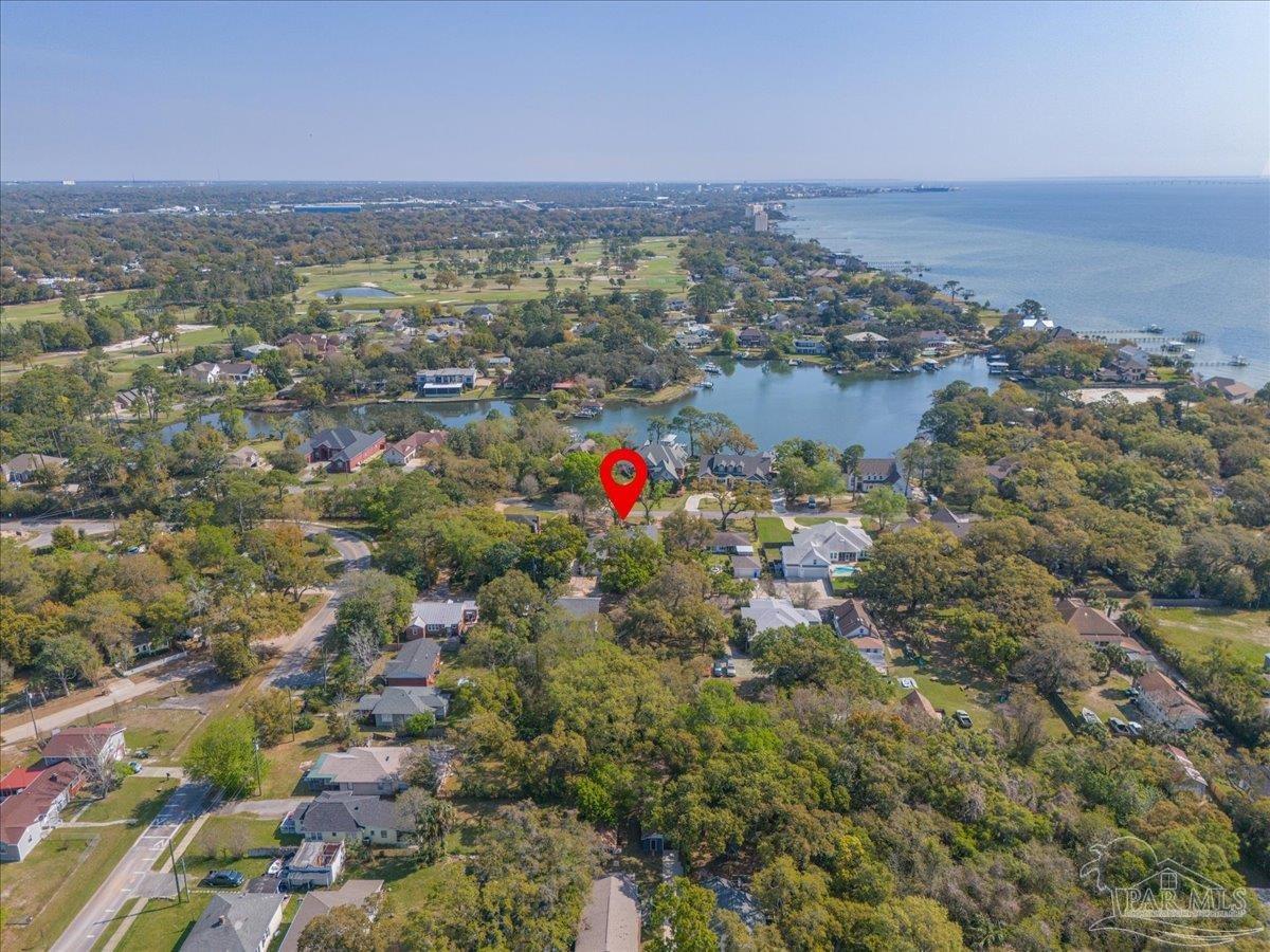 15 Lakeside Dr