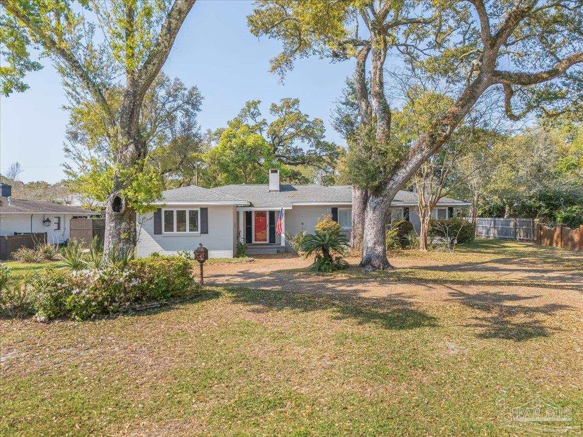15 Lakeside Dr