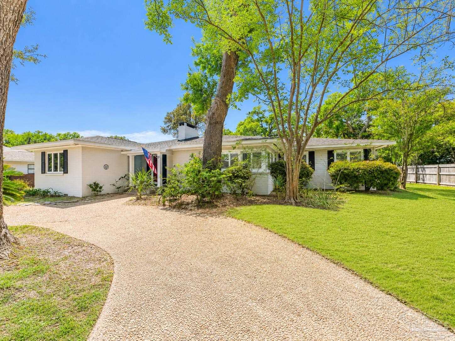 15 Lakeside Dr