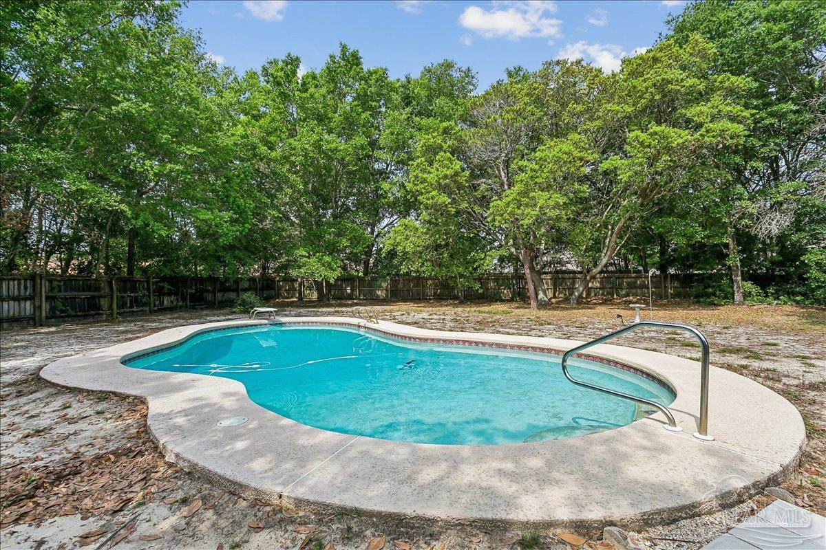1515 Oak Shore Dr