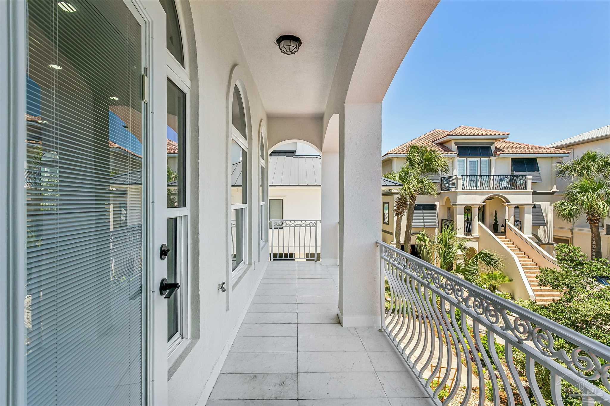 21 E Galvez Ct