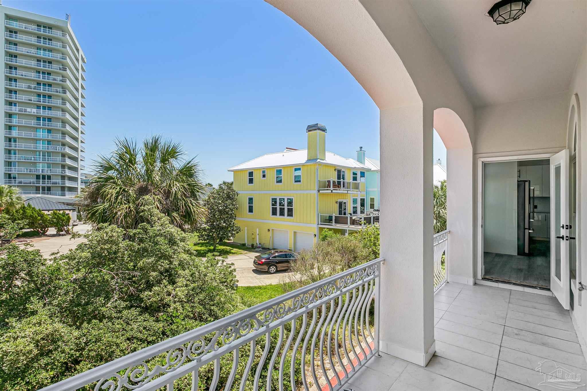 21 E Galvez Ct