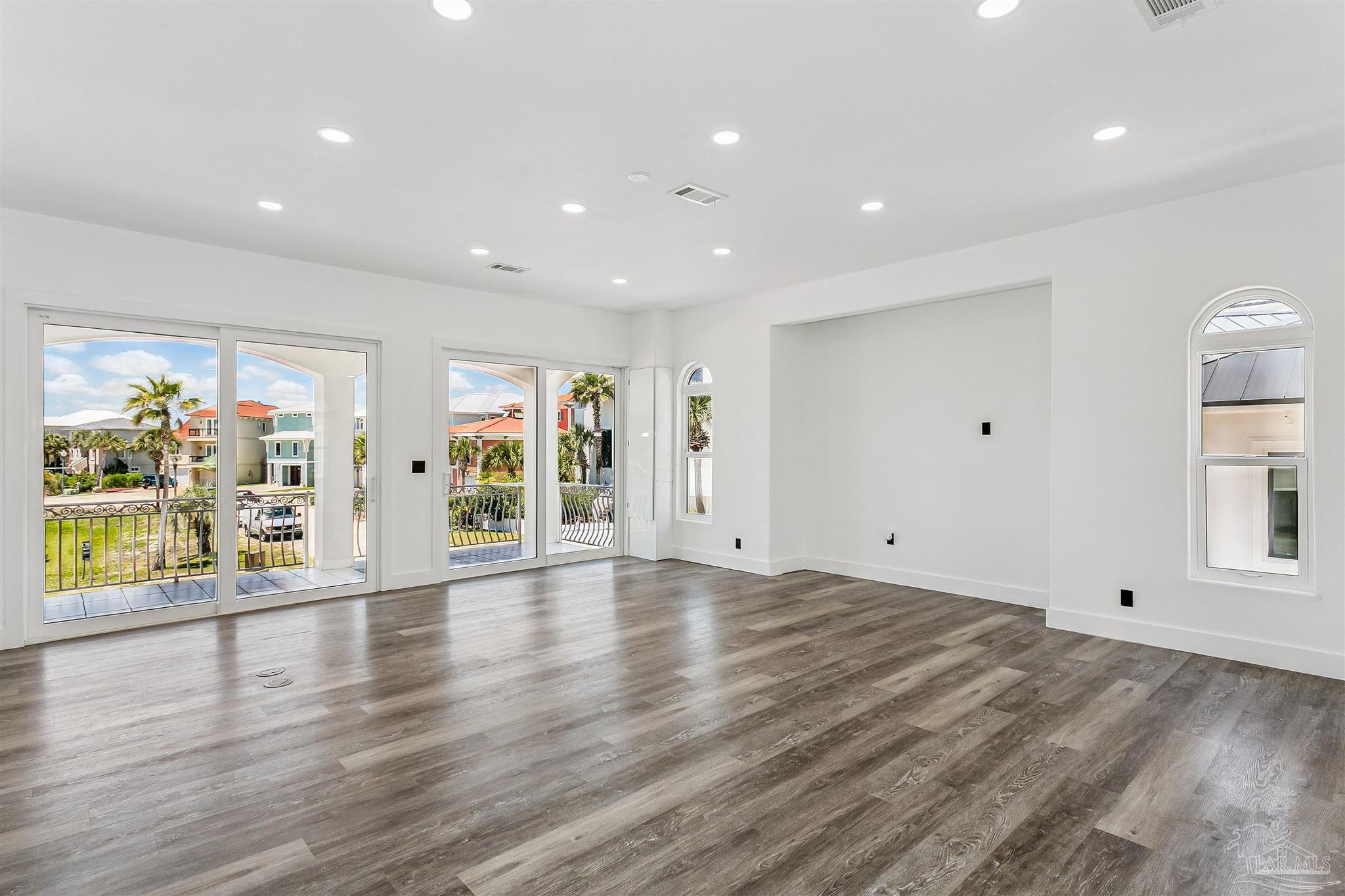 21 E Galvez Ct