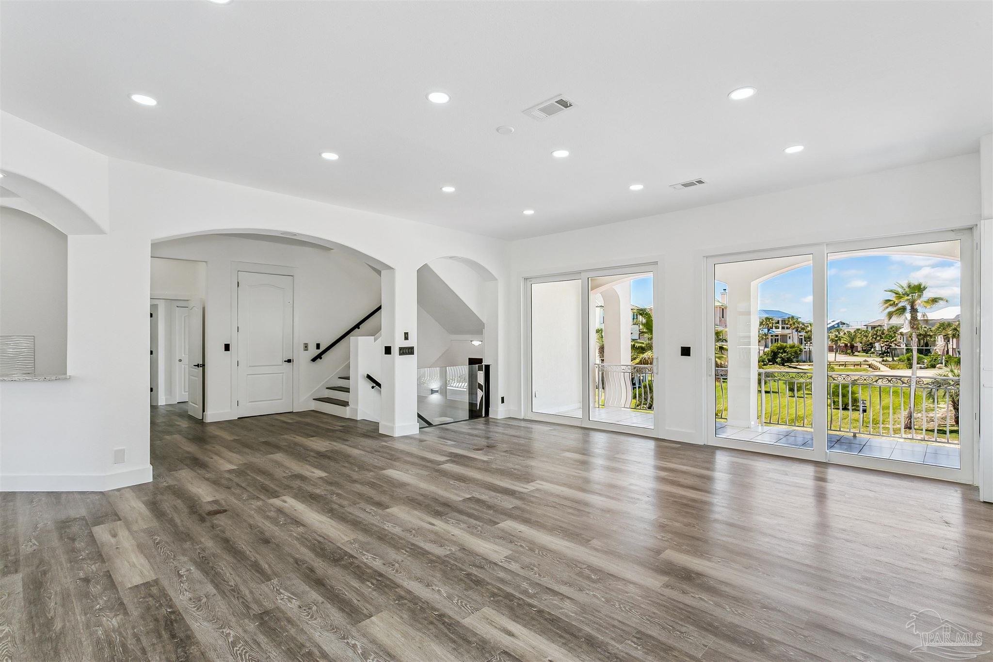 21 E Galvez Ct
