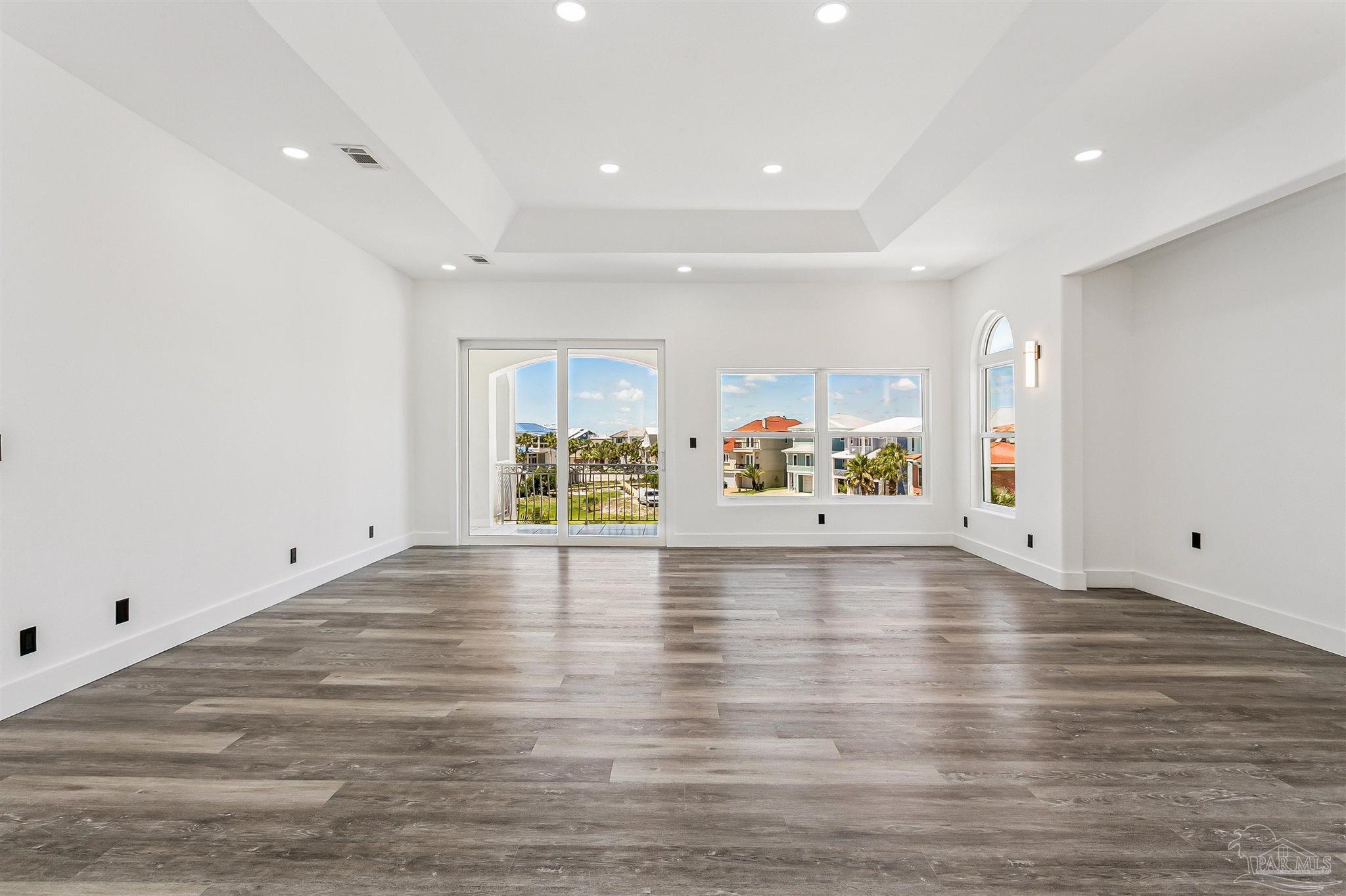 21 E Galvez Ct