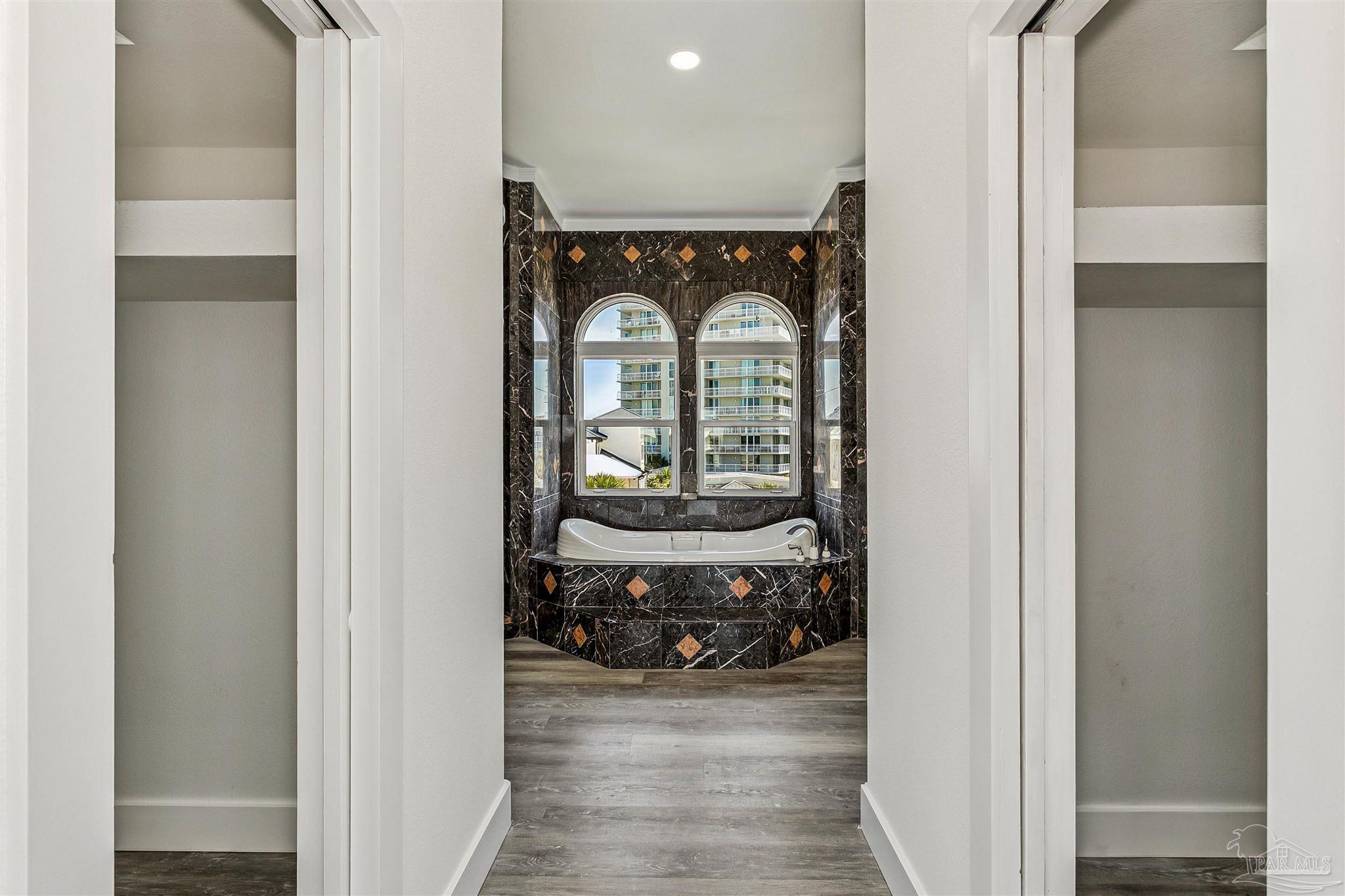 21 E Galvez Ct